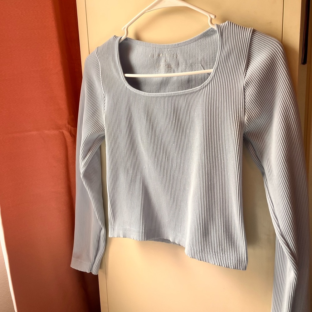Blue top size small, runs big so about a Medium. The material is think n comfy